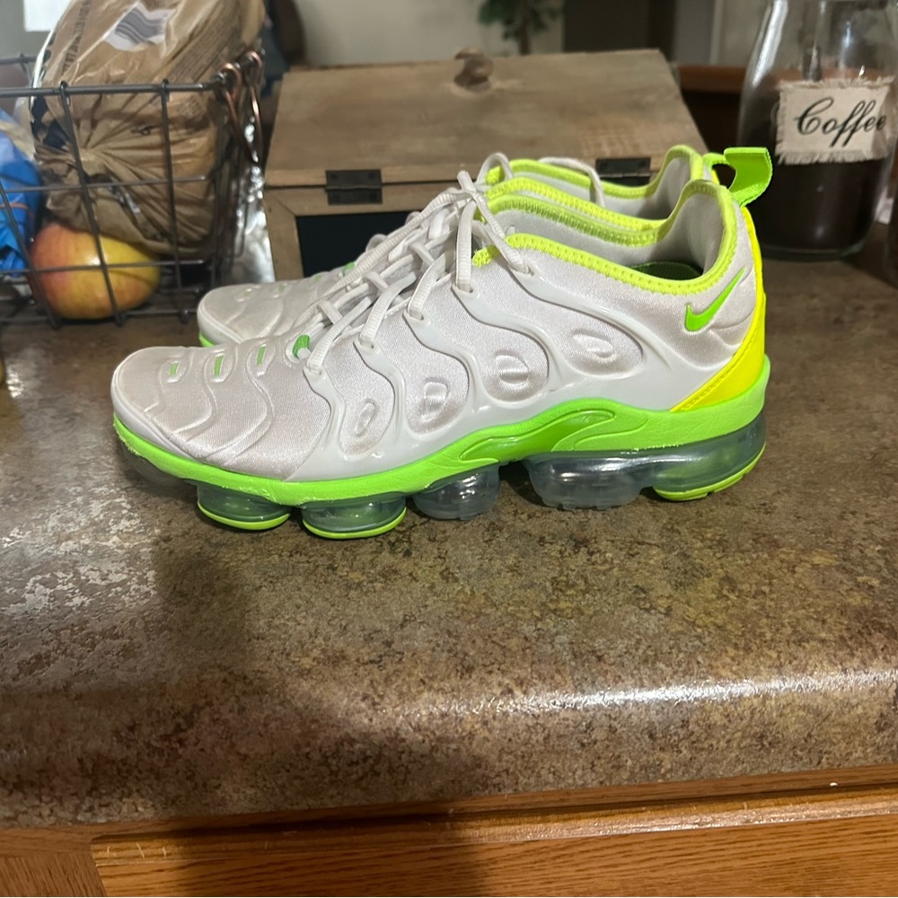 Nike Vapor Max. Mens. Size 9 EUC.